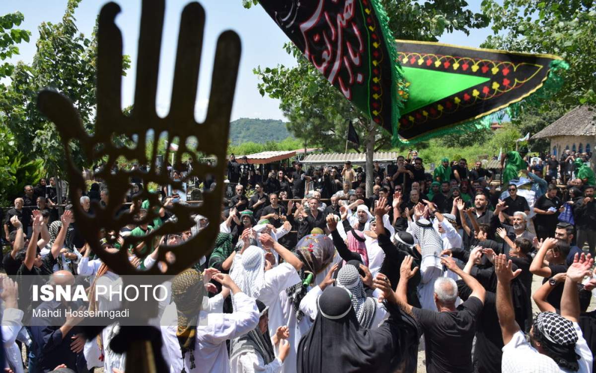 Shia Muslims hold mourning ceremonies to mark Ashura worldwide