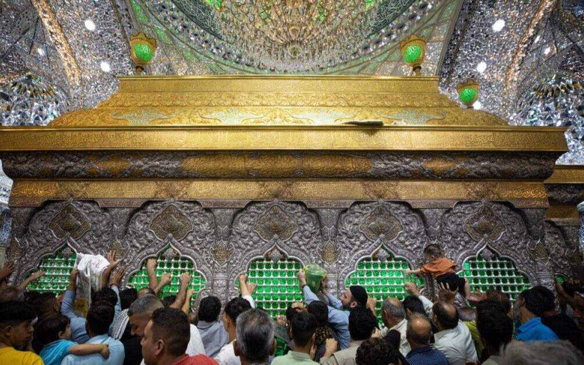 Pezeshkian visits holy Shia sites in Karbala