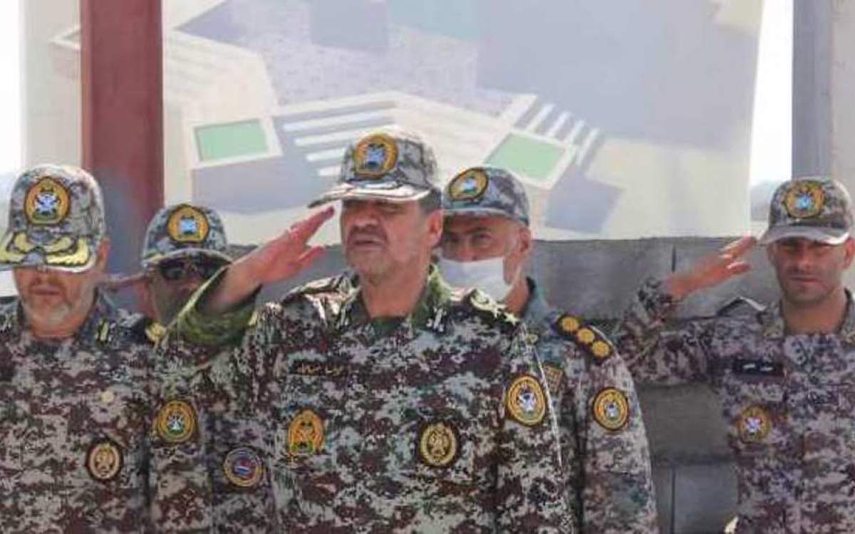 Commander of the Iranian Army’s Air Defense Force Brigadier General Alireza Sabahifard (center) visits the southeastern air defense region of Iran’s Army Force on Sunday.