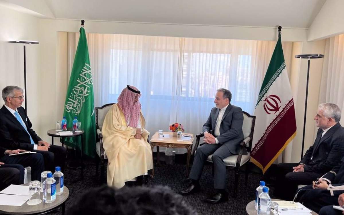 Iranian Foreign Minister Abbas Araghchi (R) and his Saudi counterpart Prince Faisal bin Farhan (L) meet in New York on September 22, 2024.