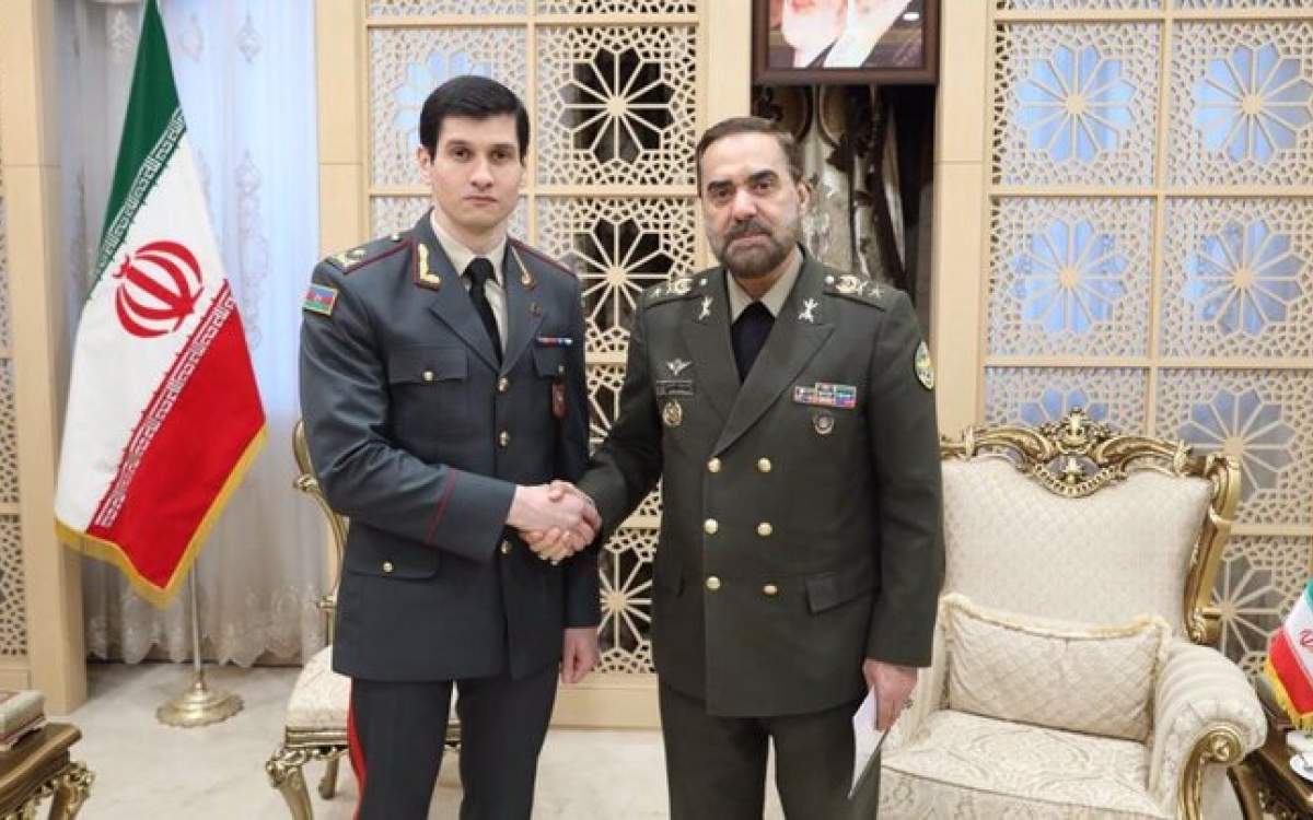 Iran, Azerbaijan top brass underline military, defense coop.