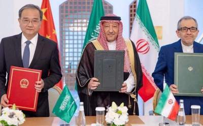 Saudi Vice Minister of Foreign Affairs Waleed Elkhereiji (C), Iran’s Deputy Foreign Minister for Political Affairs Majid Takht Ravanchi (R) and China’s Vice-Minister of Foreign Affairs Deng Li held second meeting of the Saudi-Chinese-Iranian Joint Tripartite Committee in Riyadh on November 19, 2024.