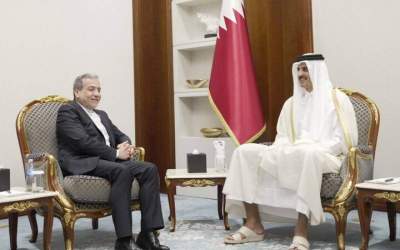 Iran’s top diplomat holds talks with Qatari Emir in Doha