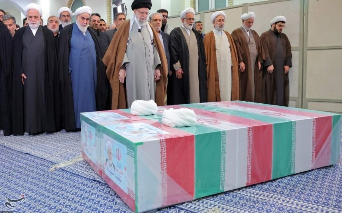 yatollah Khamenei leads funeral prayers for 2 Iranian justices