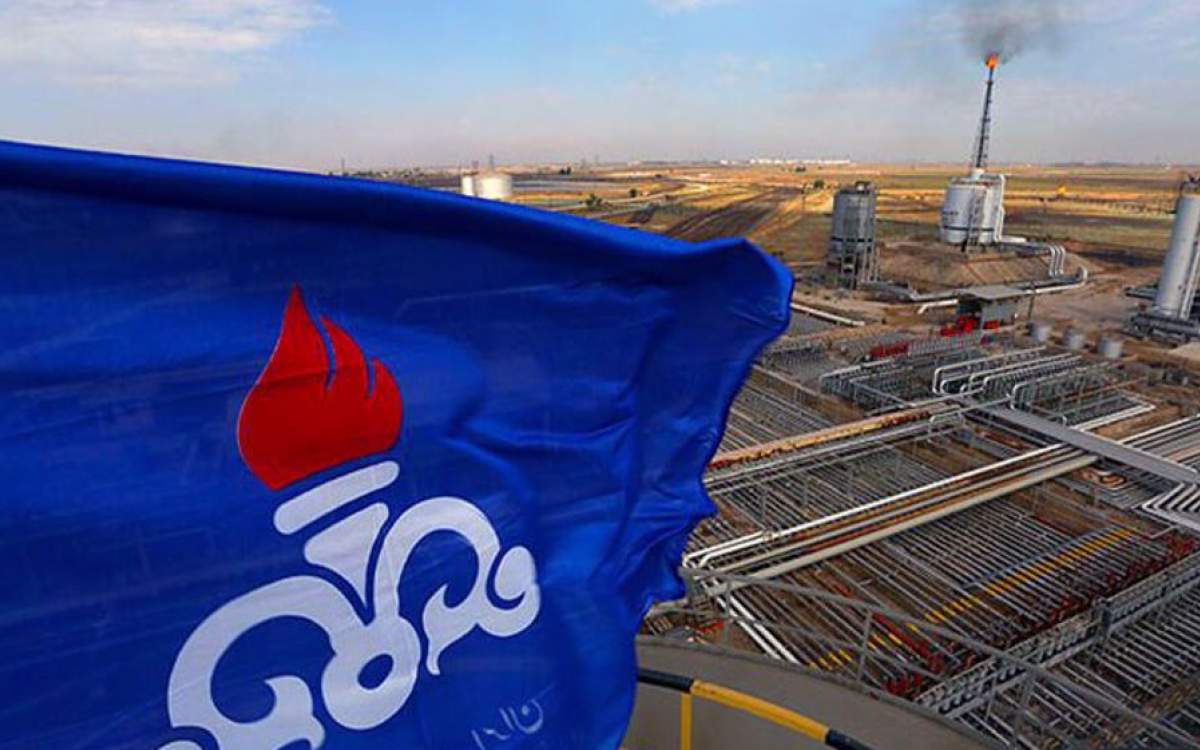 Iran starts $528 mln project to develop oilfields near Iraq border