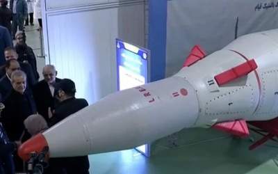 Iran unveils new ballistic missile