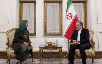 Iran, Pakistan discuss strengthen diplomatic ties