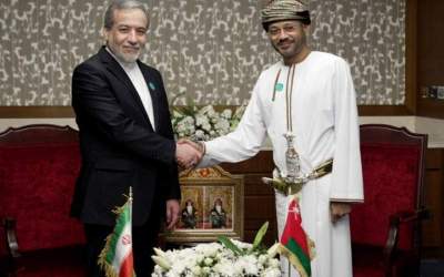 Top Iran, Oman diplomats hold talks in Muscat