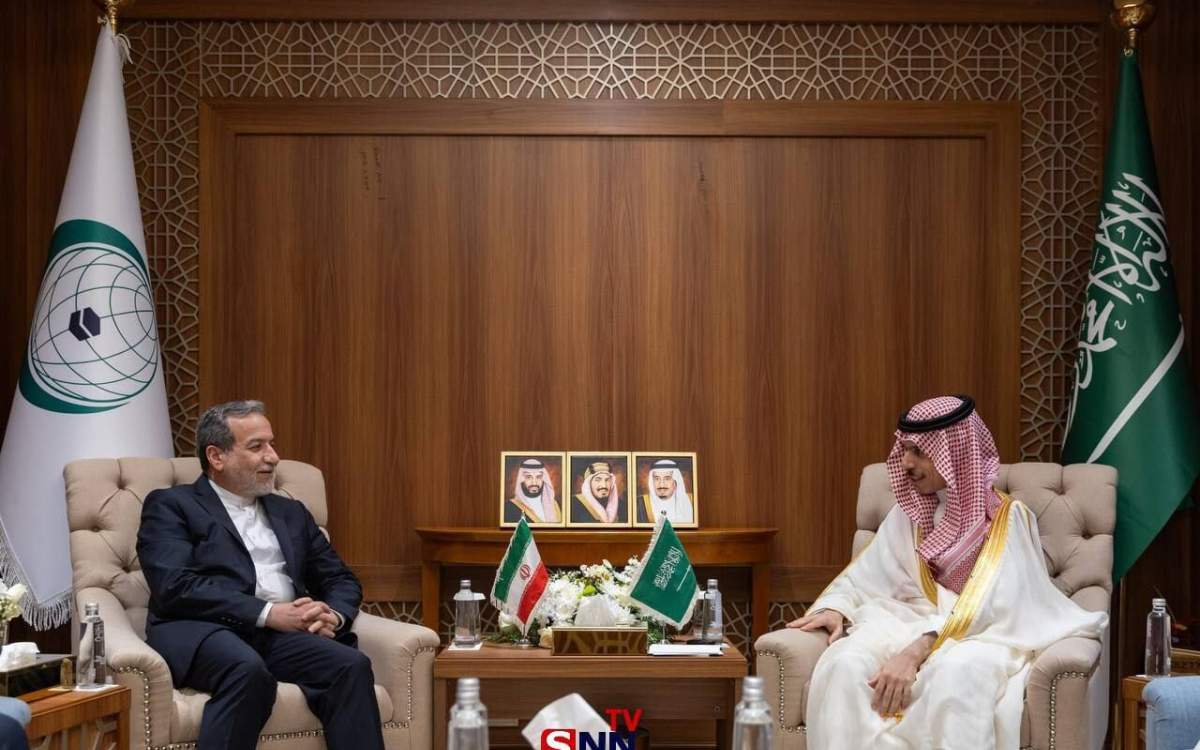 Foreign minister holds talks with counterparts in Jeddah