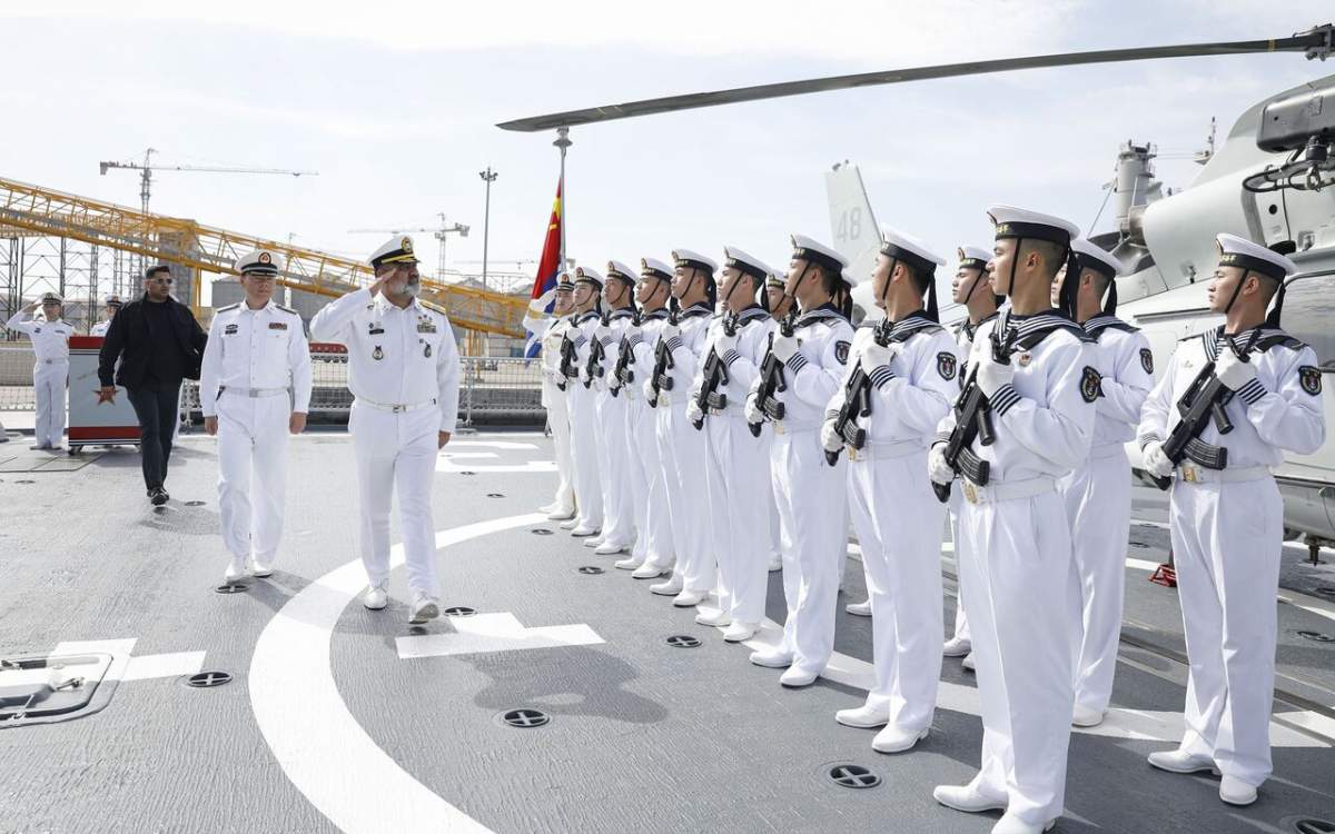 Iran’s navy chief visits Chinese, Russian warships