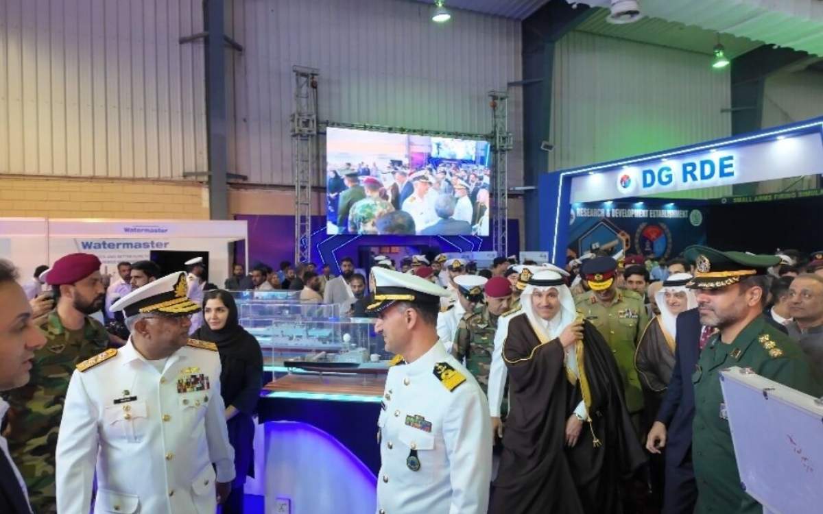 بازدید فرماندهان نظامی جهان از دستاوردهای دفاعی ایران در نمایشگاه بینالمللی دریانوردی پاکستان بازدید فرماندهان نظامی جهان از دستاوردهای دفاعی ایران در نمایشگاه بینالمللی دریانوردی پاکستان